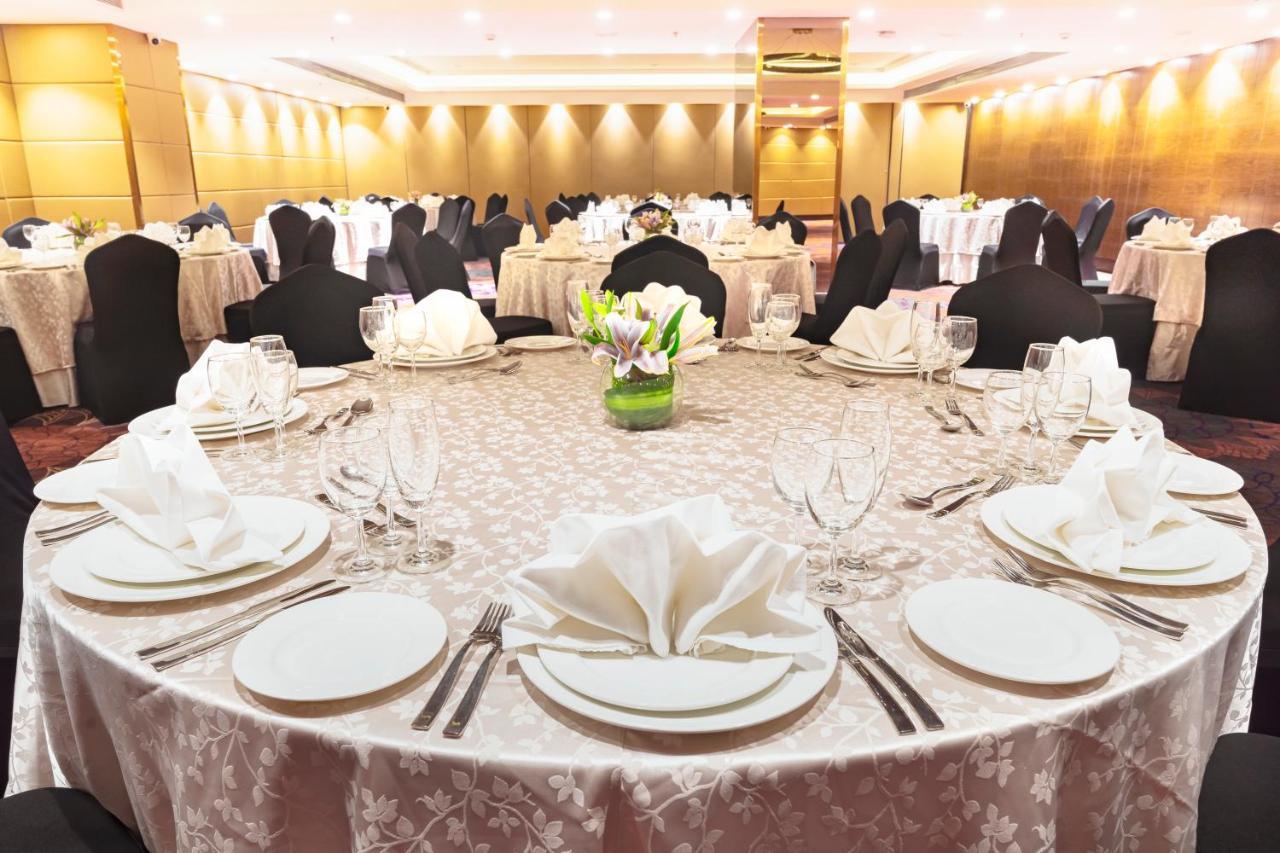 ホテル The Elite Narasapura, A Member Of Radisson Individuals エクステリア 写真