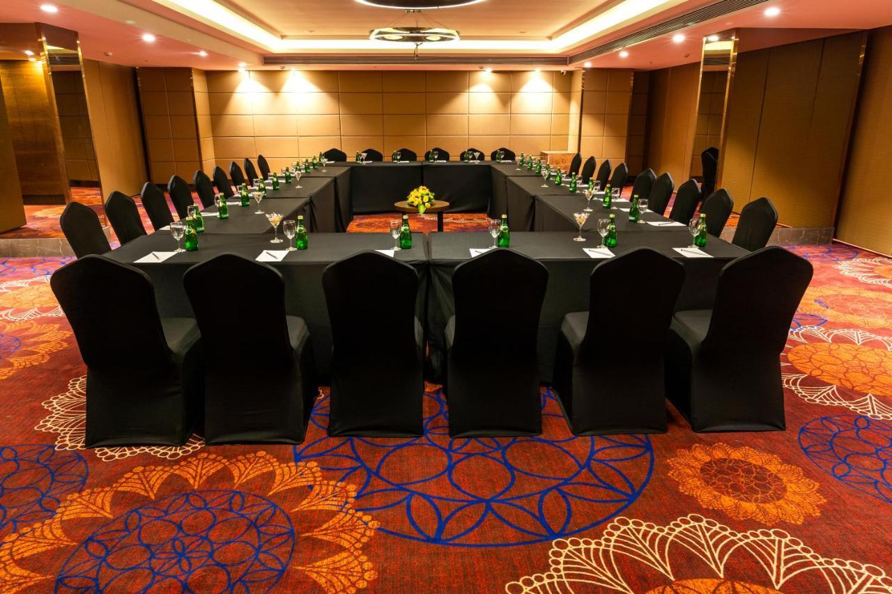 ホテル The Elite Narasapura, A Member Of Radisson Individuals エクステリア 写真