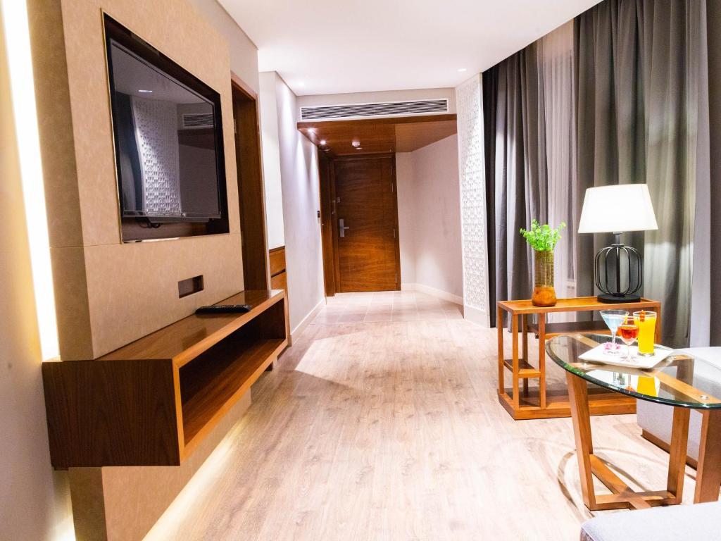 ホテル The Elite Narasapura, A Member Of Radisson Individuals エクステリア 写真