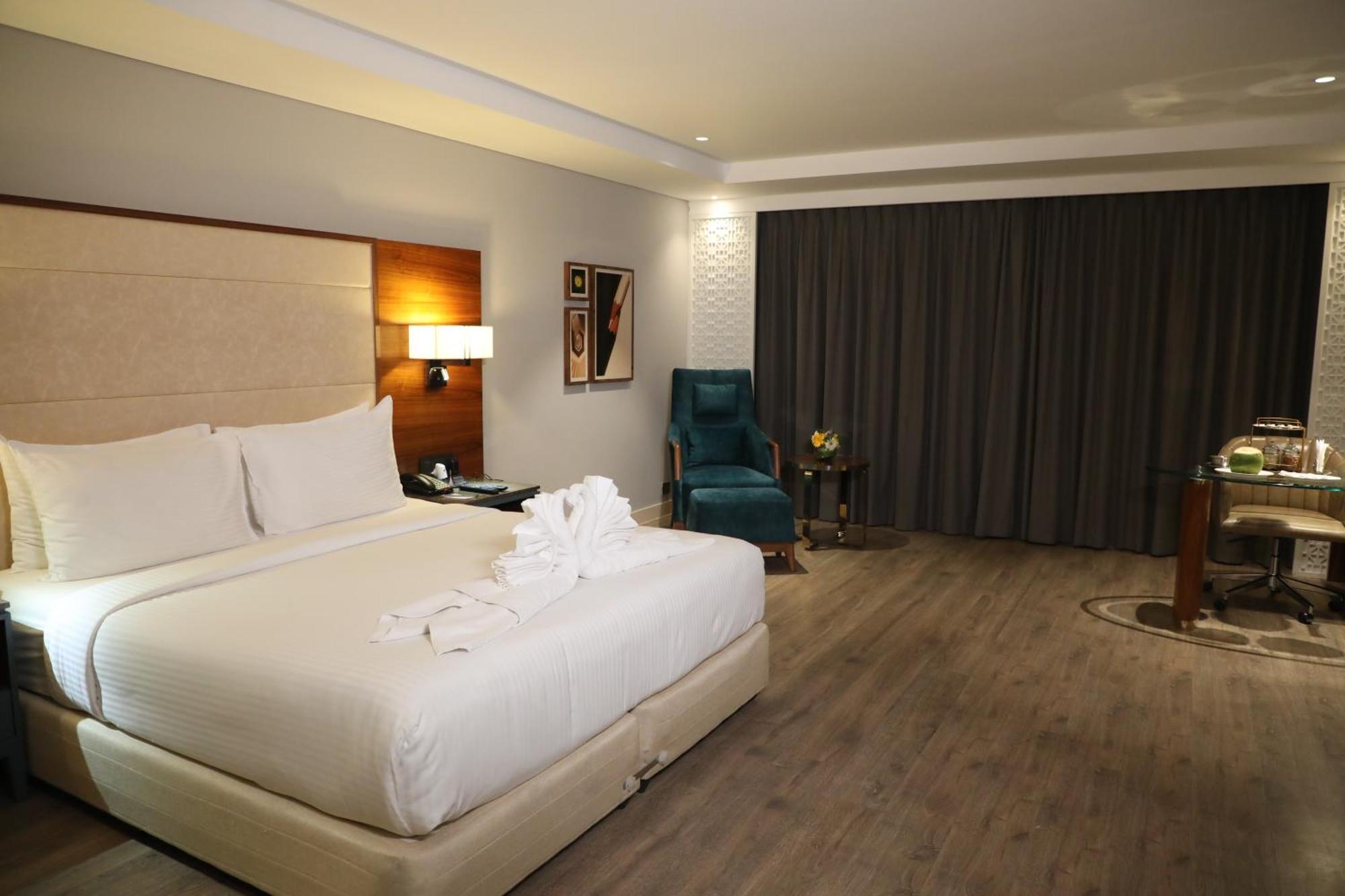 ホテル The Elite Narasapura, A Member Of Radisson Individuals エクステリア 写真