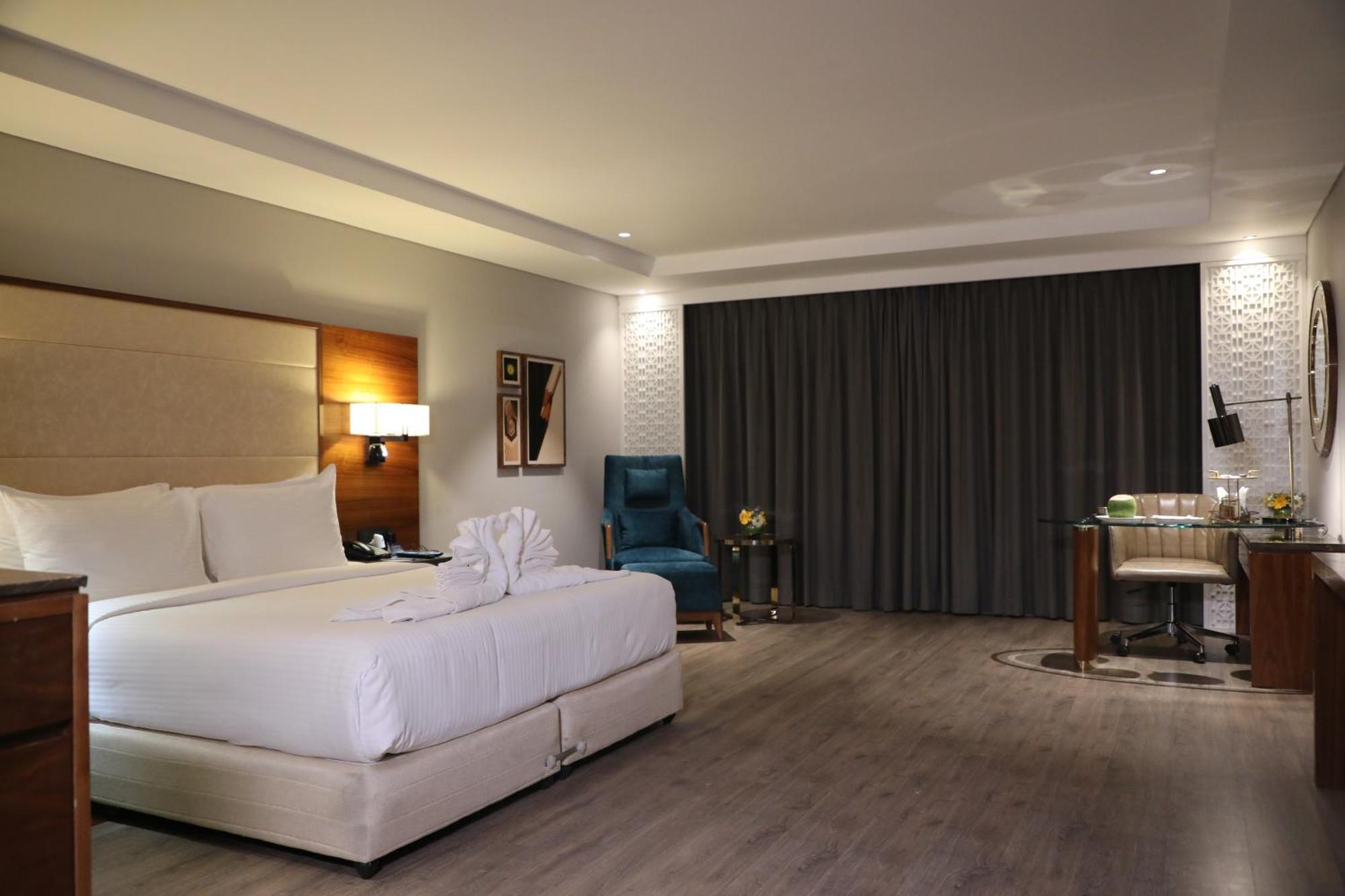 ホテル The Elite Narasapura, A Member Of Radisson Individuals エクステリア 写真